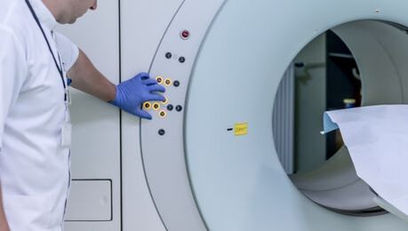 Resonancia magnética para el diagnóstico de osteocondrosis cervical.