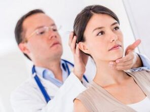 Diagnóstico de osteocondrosis cervical durante una cita con un neurólogo.