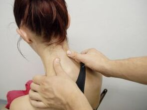 Masaje para el tratamiento y prevención de la osteocondrosis cervical.